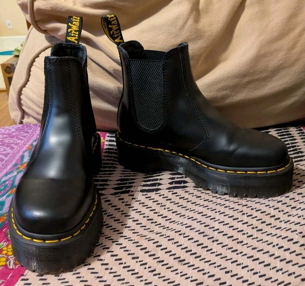 Dr. Martens 2976 Quad Black Smooth Leather Platform Chelsea Boots Women’s Size 7